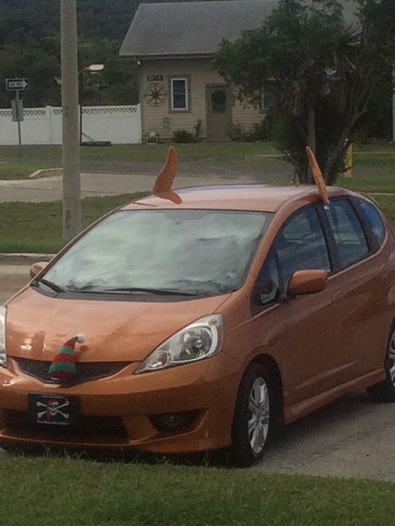 NUSwammer04's tweet photo. @aquaticnebula1 it gets worse #ElfCar http://t.co/sTPFU9kO7E