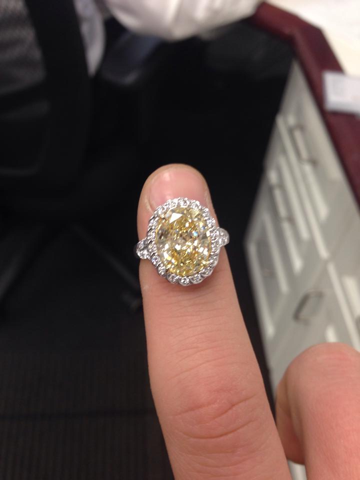 WeiszDiamonds's tweet photo. This just in.... A 4.12 Oval Fancy Yellow VS1 mounted in our new split shank design... Any last minute takers?? http://t.co/gU0CYQ91Sx
