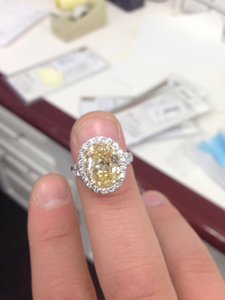 WeiszDiamonds's tweet photo. This just in.... A 4.12 Oval Fancy Yellow VS1 mounted in our new split shank design... Any last minute takers?? http://t.co/gU0CYQ91Sx