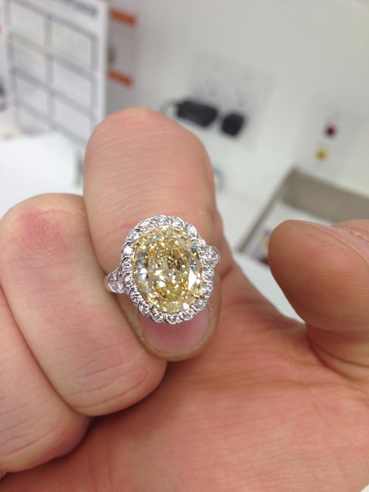 WeiszDiamonds's tweet photo. This just in.... A 4.12 Oval Fancy Yellow VS1 mounted in our new split shank design... Any last minute takers?? http://t.co/gU0CYQ91Sx