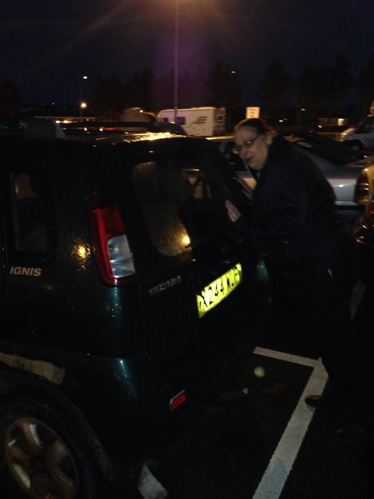JamesNFTM's tweet photo. Never laughed so much in a while... Sue's car having a bad day! #teamwork @glentoonarmy @Group103 @PreraphaeliteSr http://t.co/D5kyRYEeVr