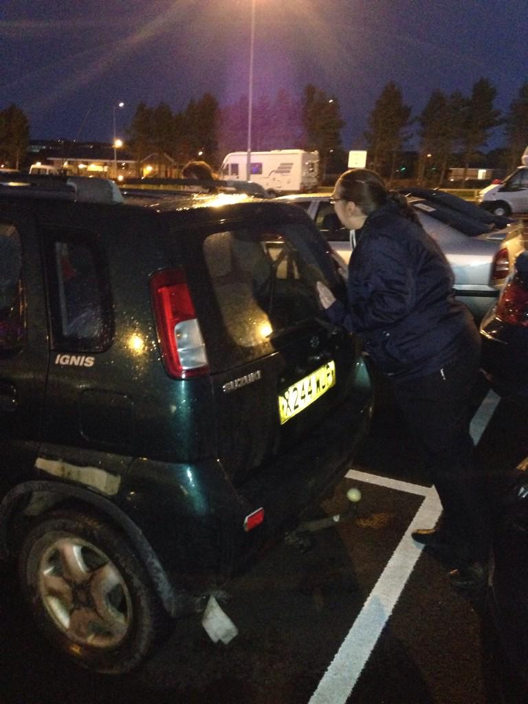 Never laughed so much in a while... Sue's car having a bad day! #teamwork <a href="/glentoonarmy/">Glen Brown</a> @Group103 <a href="/PreraphaeliteSr/">Sue Reed</a>