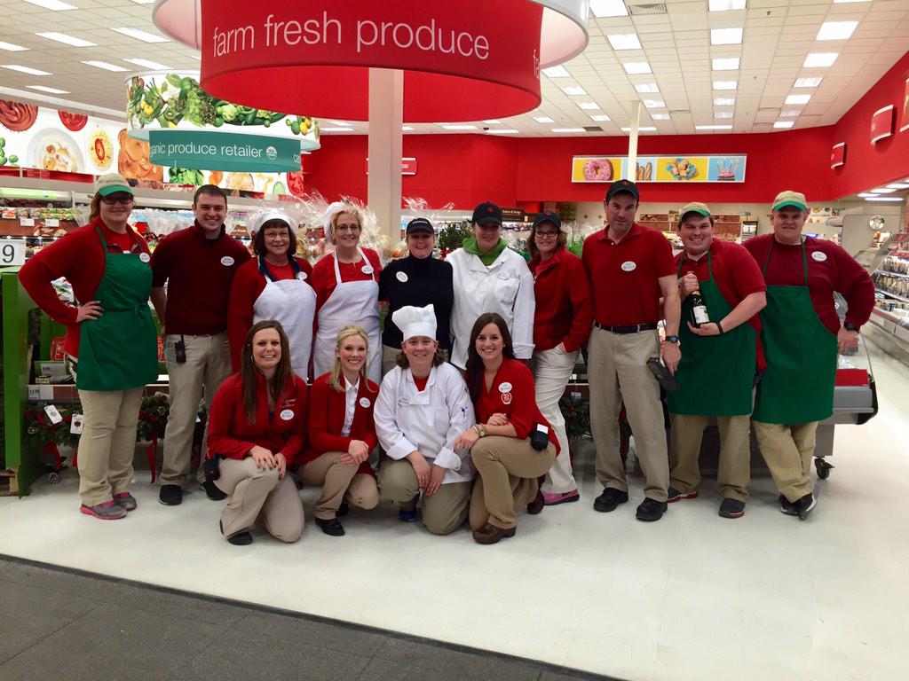 T1783AlyssaD's tweet image. The best way to spread Christmas cheer is to #bebold and get all your holiday food here #fogwontstopus #1783dreamteam