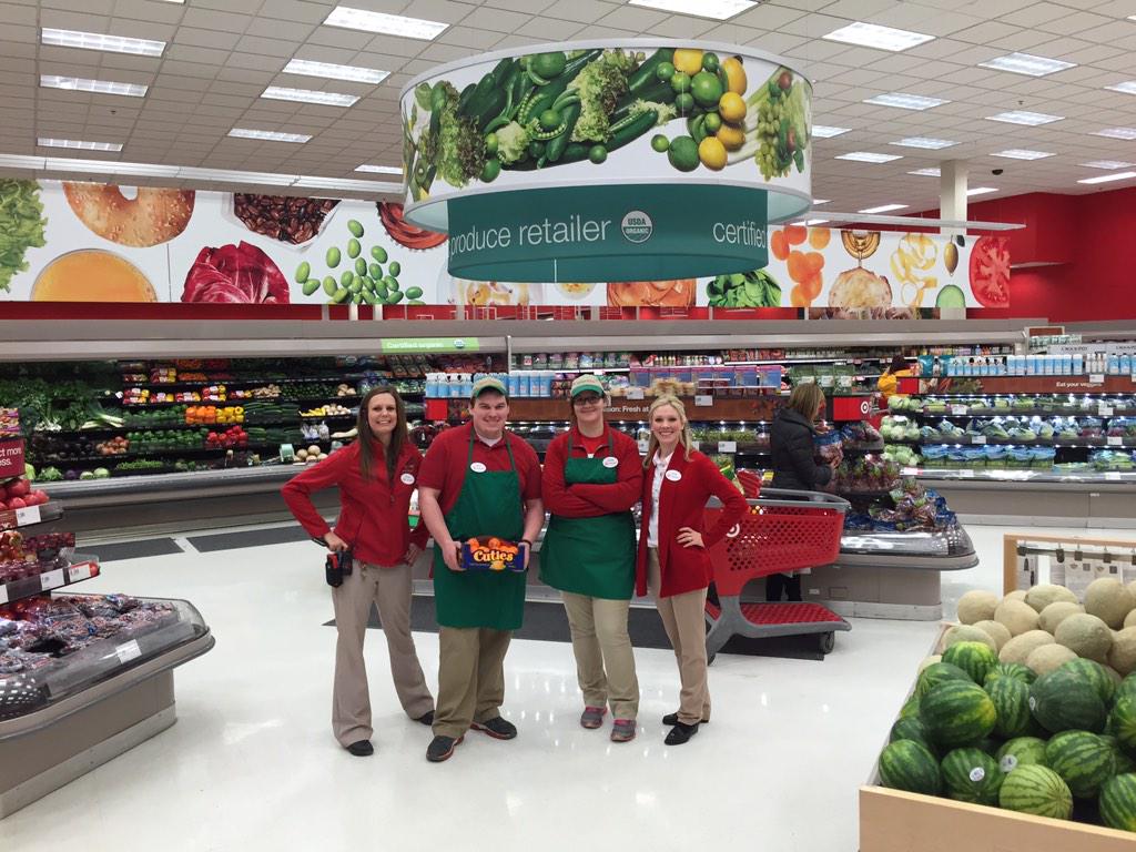 Kyle_Target's tweet image. It's all about the fruits and veggies #beboldingrocery #noouts #fogwontstopus