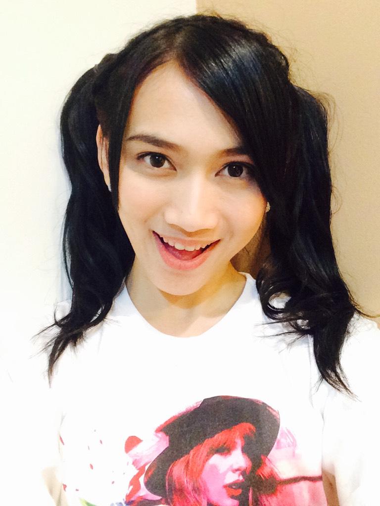 MelodyLaksani's tweet photo. Look how old I am... Dududududu~ http://t.co/vyFAJRiv7v