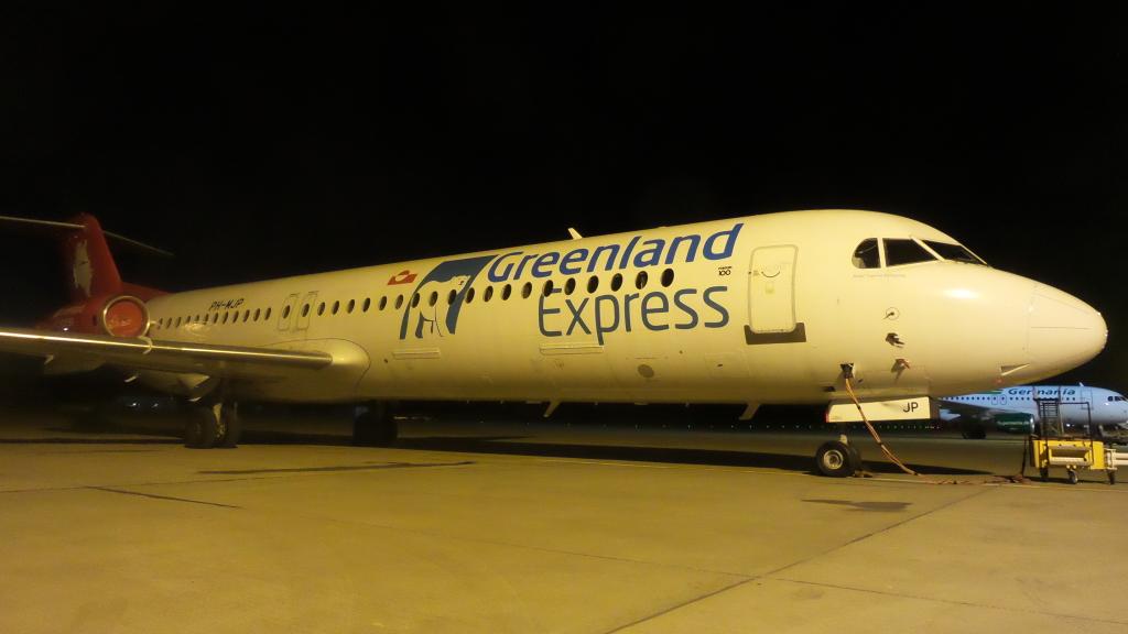 AS_Aviation's tweet photo. Something a little different and very welcome today was this Fokker 100 of Greenland Express
 Seen at Gatwick (230M.) http://t.co/Sv9eoAhcPc