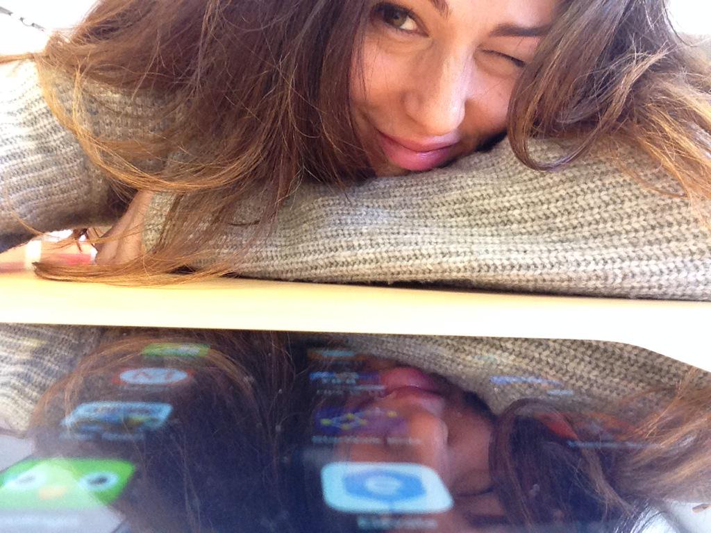 themudcrusher's tweet photo. #AppleStore #loooongwait http://t.co/4L5DrVKF3N