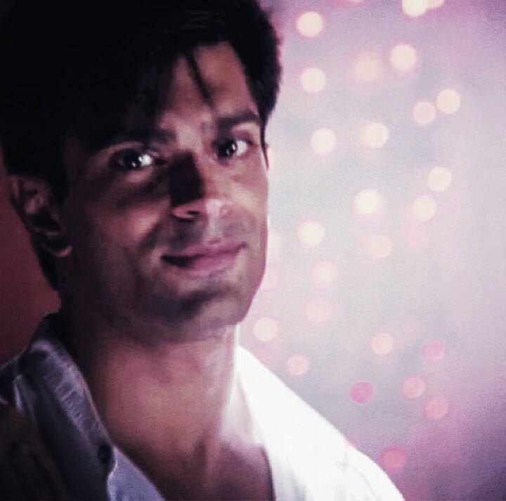 BollywooDhamaka's tweet photo. WHAT THE STARS HOLD FOR #ALONE MOVIE ACTOR #karansinghgrover ? http://t.co/vqIm6Pg6Mt http://t.co/jGnVYq8Ogz