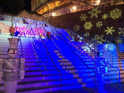 SDConventionCtr's tweet image. #TGIF #SanDiego holiday fun @PetcoPark’s Holiday Wonderland &amp;amp; @portofsandiego Parade of Lights visitsandiego.com/2014/12/winter…