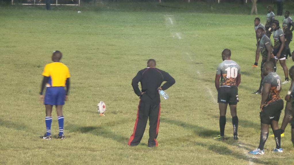AKenyanGirl's tweet image. Another kick missed by #LavinAsego.
Game still at 19-19

#KenyaCup #JengaGame