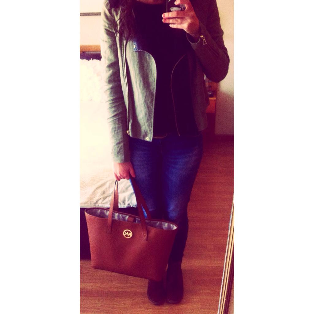 Snniaa's tweet photo. Si os gustan mis #oufits estaré encantada de que me sigáis en la app de @Chicisimo!!😊 #chicisimoapp #FashionFridays33 http://t.co/IMjC8Uwoen