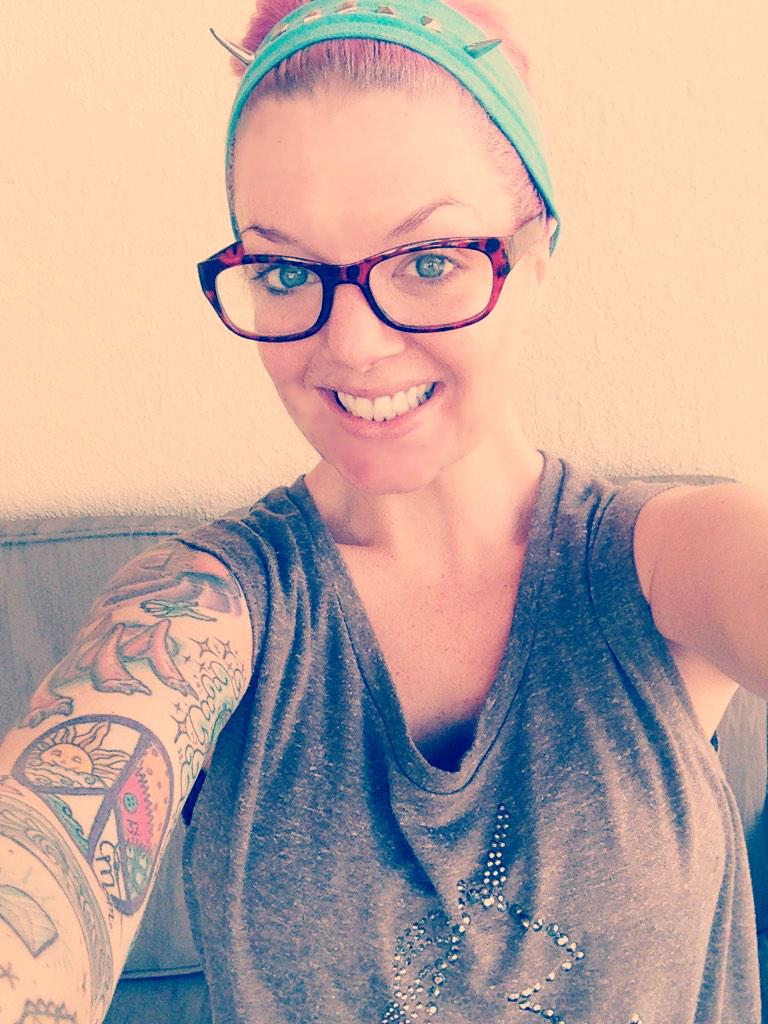 TinaReshelle's tweet photo. No makeup day. Didn't say no filter though... #girlyproblems #adultacne #modelissues #tinareshelle #speakthetruth http://t.co/wXnzZJvHcA