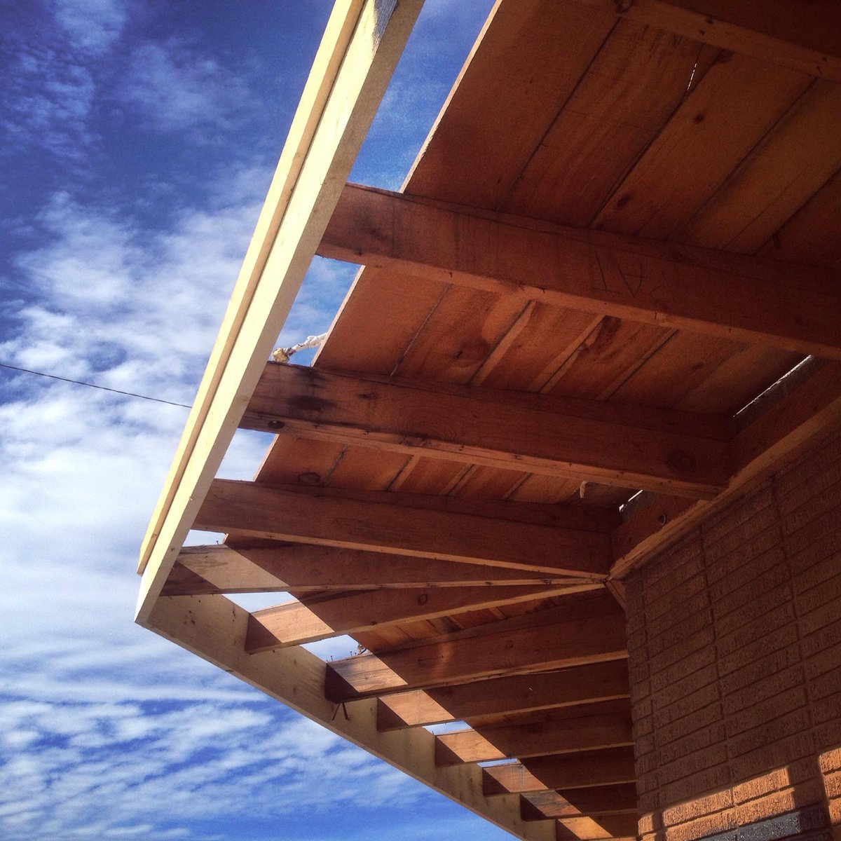 melrospace's tweet photo. Blue skies and a new roof! http://t.co/86OJQ92ZXr