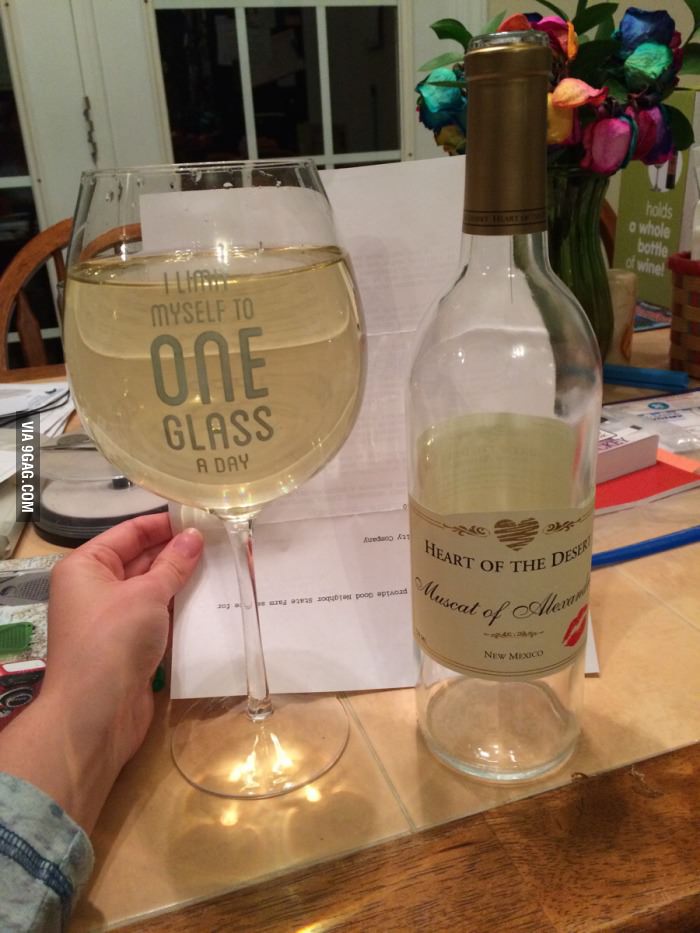 HarschCharles's tweet photo. @MarcZanut @jeanphiOfficiel @benlebarj consigne pour le week-end: se limiter à un verre http://t.co/ioXBuKDARK