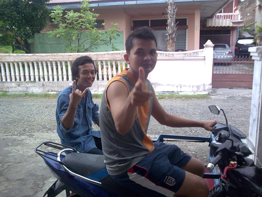 Roychaan's tweet image. @TonightShow_NET demi 1 tjuan mncapai gelar S1 biar pun cpek2 bolak balik kampus slm 2 jam naik mtor 
#HDITonightshow