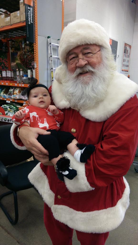 Santa loves everyone of all ages!! :) <a href="/2313_Autry/">Joe Autry</a>  <a href="/Millaya/">Jeremy Millay</a>  <a href="/KGibsTHD/">Kelly Gibson</a> @THDBecky31