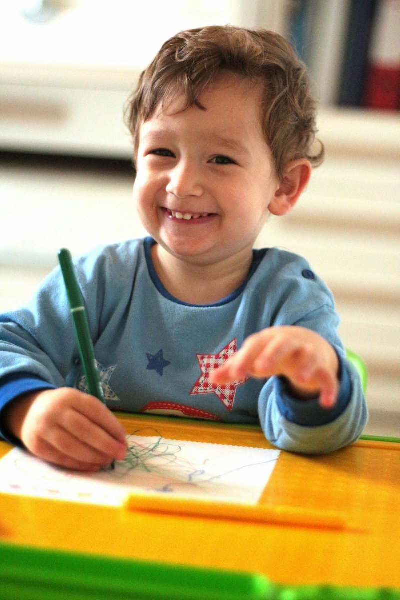 Magic_Sticker's tweet photo. Cosa dire.... il sorriso di Cesare spiega tutto! Buon #weekend da #magic_sticker! #giocare #bambini #disegnare http://t.co/FZkKkUkJWf