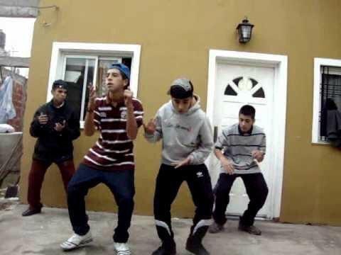 SantiVatt's tweet photo. Cuando te enteras que el kevin tiene pileta http://t.co/WXkKNLd6d8