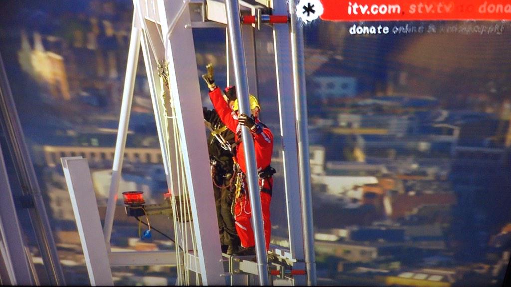 Chris_Grigg1987's tweet photo. Wow !! Well done to you @Schofe for climbing @TheShardLondon and #TextSanta24 raised amazing Β£500,000 to #TextSanta. http://t.co/PuIqA0rDuE