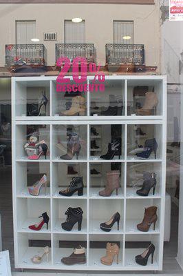 utreraaldia's tweet photo. @David_angi  En TU ZAPATO UTRERA 20 % DE DESCUENTO, DESDE YA EN LA GUIA COMERCIAL DE UTRERA AL DÍA http://t.co/BtIGvXErR1