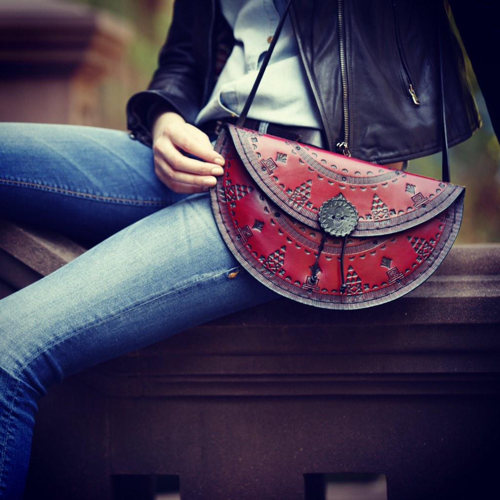 austerbags's tweet photo. Happy holidays! Today through Sunday, save 25% on all bags with promo code HOLIDAY14! #holidaygift #style http://t.co/FooRTbDm5o