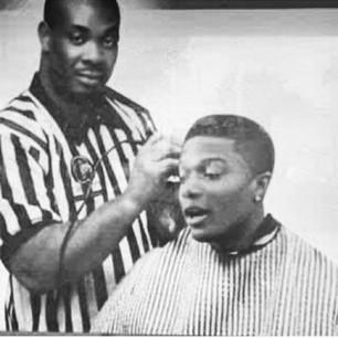 cliffyjamz's tweet photo. Lolz....fun how I saw dis pix 2day...oga dey cut e boy hair??? Na wa oooo #dorobarber @wizkiday na @DONJAZZY boy ooo http://t.co/nFv9jNHsn6