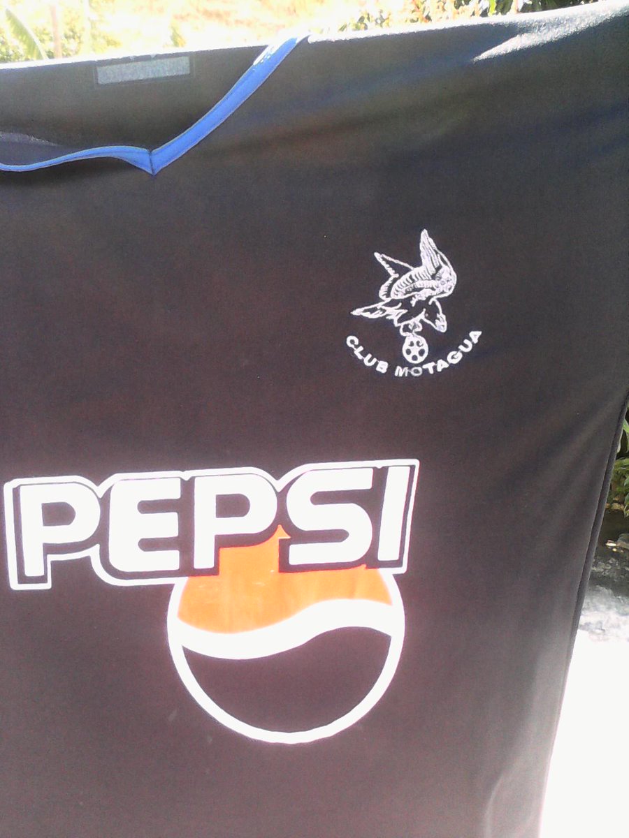 JoseLuisArgenal's tweet photo. Ya alistandonos para apoyarte Ciclón #Copa13 #Motagua #MotaguaSoy @avatala http://t.co/PnKhc0LoKU