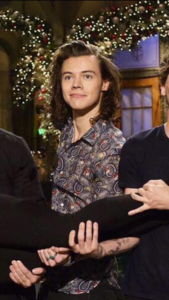 typicalhs_grl's tweet photo. He's hair is so long and beautiful http://t.co/gTeMDPaO2j