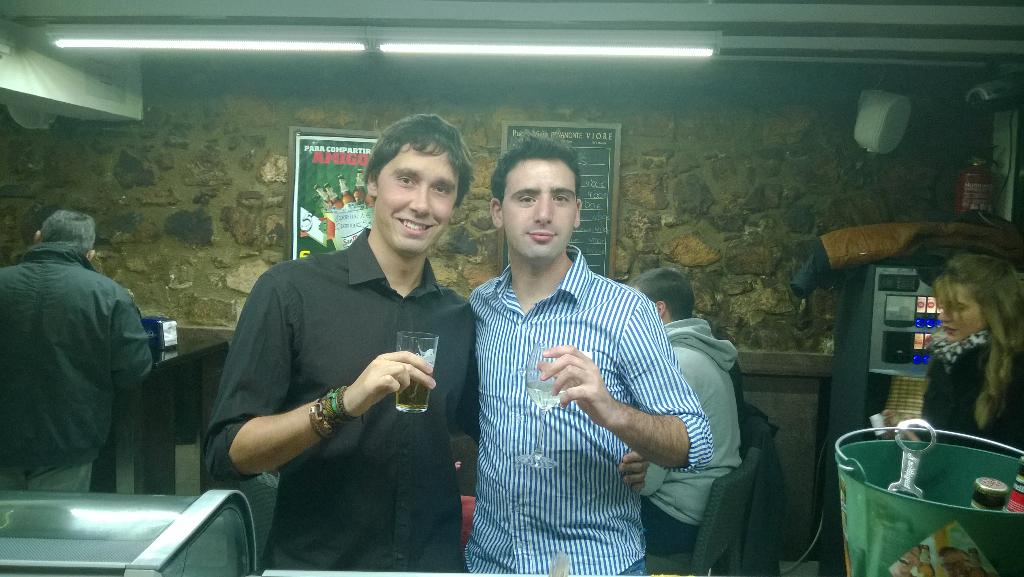 JoseManuelConch's tweet photo. Comienza la noche mas importante del año. La cena de empresa #Tecnas con @AndresDH1989 http://t.co/lRcLVTUbsF