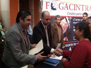 Facegov_'s tweet photo. @Canacintra_Ags entregó 77 microcréditos a mujeres empresarias http://t.co/4SpFxikb2O @HebertoVara @jorgegomezglz http://t.co/qf1HRUfBrX