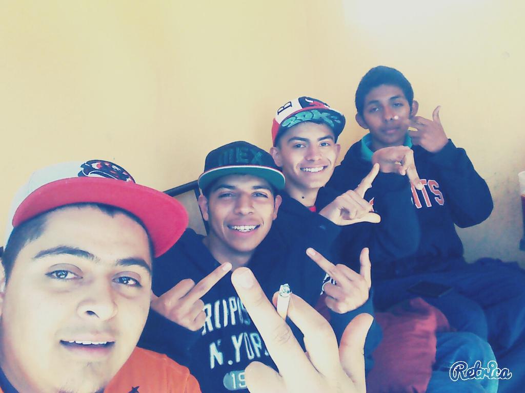 MartinGomezTimi's tweet photo. Bien locos guachame los ojos 
Por eso somos locos
Locos Rec los demás son piojos http://t.co/ui2J50euSG