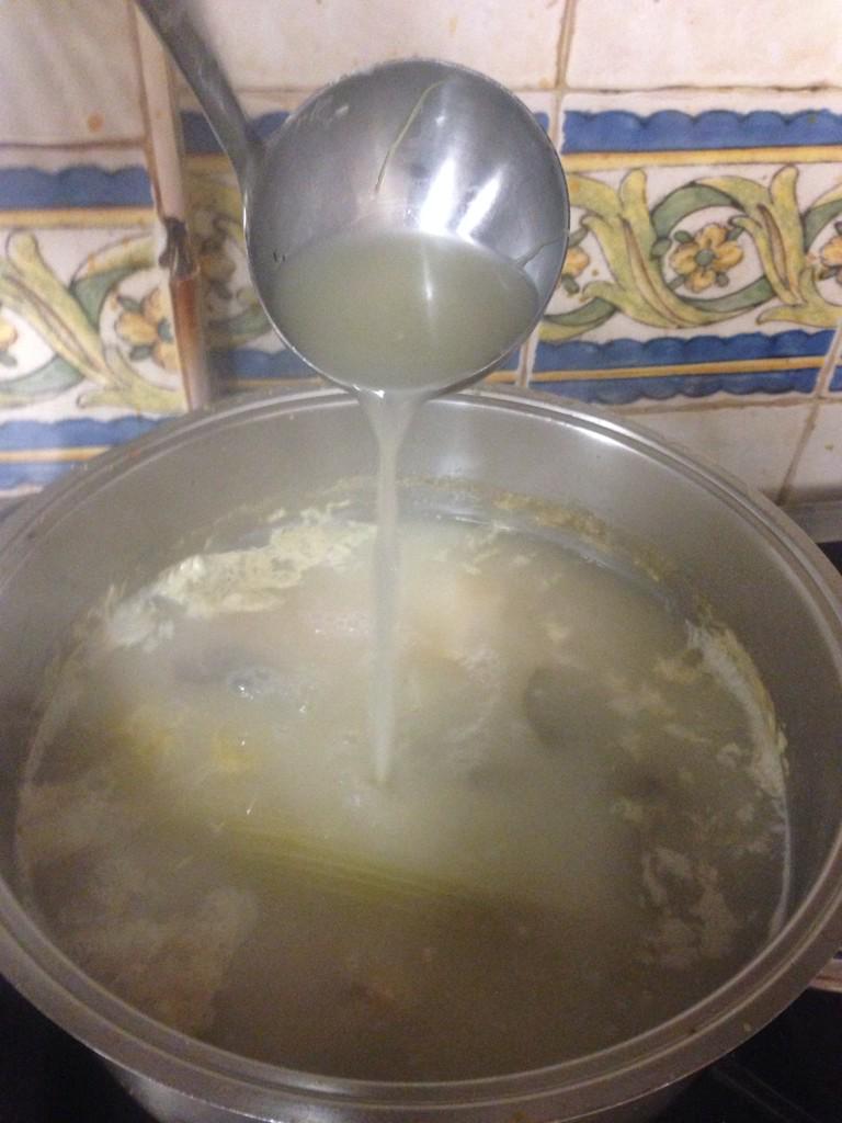 AixaGranada's tweet photo. Caldo  para invierno de gallina vieja http://t.co/784XmdVSfG
