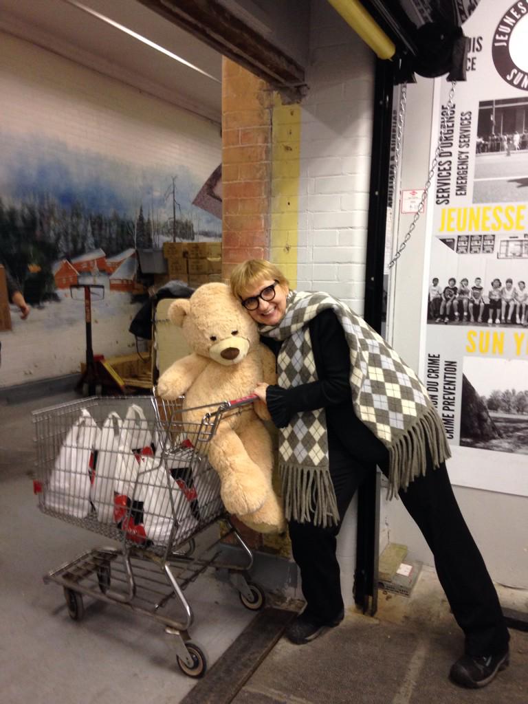 vleduc's tweet photo. @lchodan #sunyouthbasket #newmtlgazette http://t.co/jP6sO7q6bL