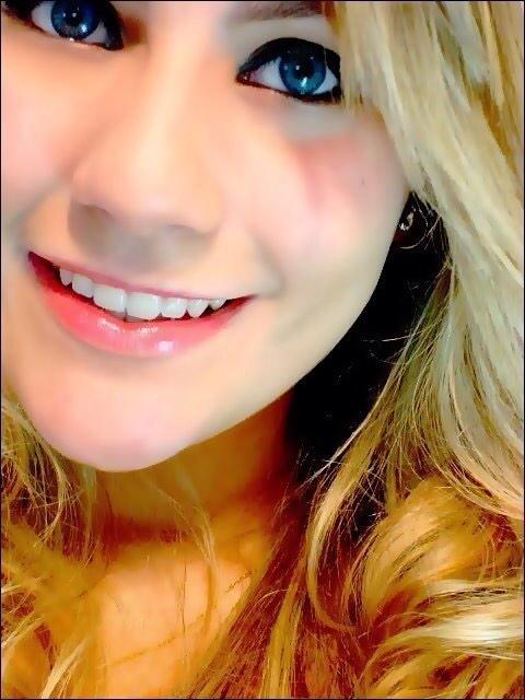 ButerflyPerfect's tweet image. Quem é mais bonita? Eu ou a Clariane?