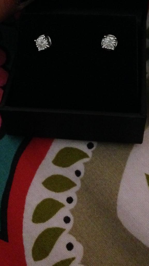 WhineTherapist's tweet photo. If they're shiny they're for me http://t.co/LxL9SpPYys