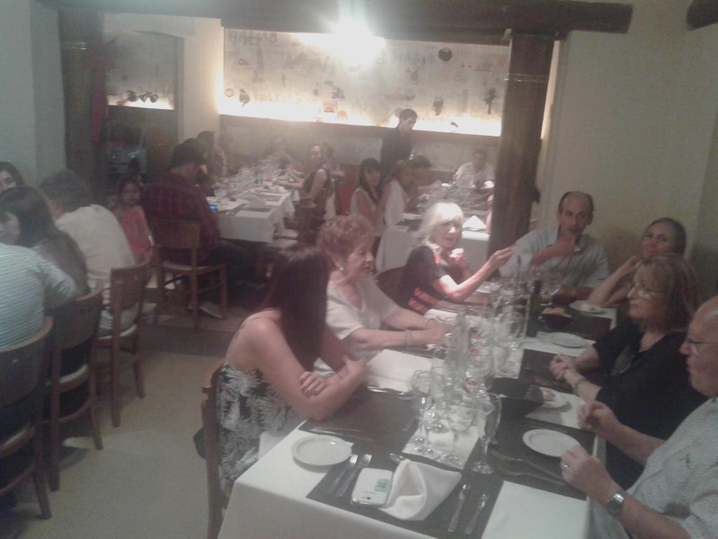 <a href="/Amuva_Arg/">A.MU.V.A.</a> #cierra2014 en #Piacere <a href="/maelenapuerta/">María Elena Puerta</a> <a href="/rojosyelegantes/">Rojos y elegantes</a>   <a href="/luz_luzcastro/">Luz Castro</a> <a href="/caminosdelvino_/">Caminosdelvino.com</a> <a href="/ciegaacatas/">Noe</a>