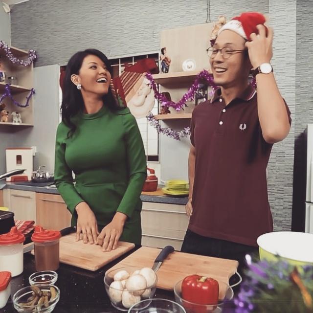 QueenAtHome_NET's tweet image. Topi santachefnya jangan lupa yah @juniorliem hihi