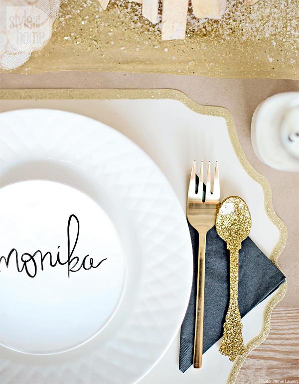 StyleAtHome's tweet image. We can't get enough of this pretty, personalized #Christmas #tablesetting! bit.ly/1zwO7Sa