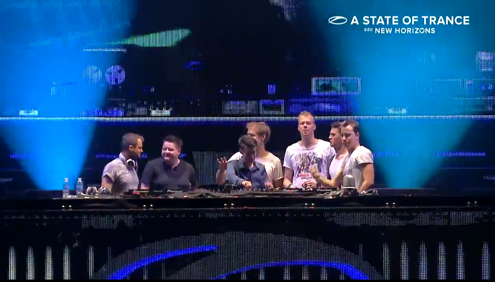 juliojor's tweet photo. #momento2014 el B7B en el #asot650ar http://t.co/lPbxgE6QFu