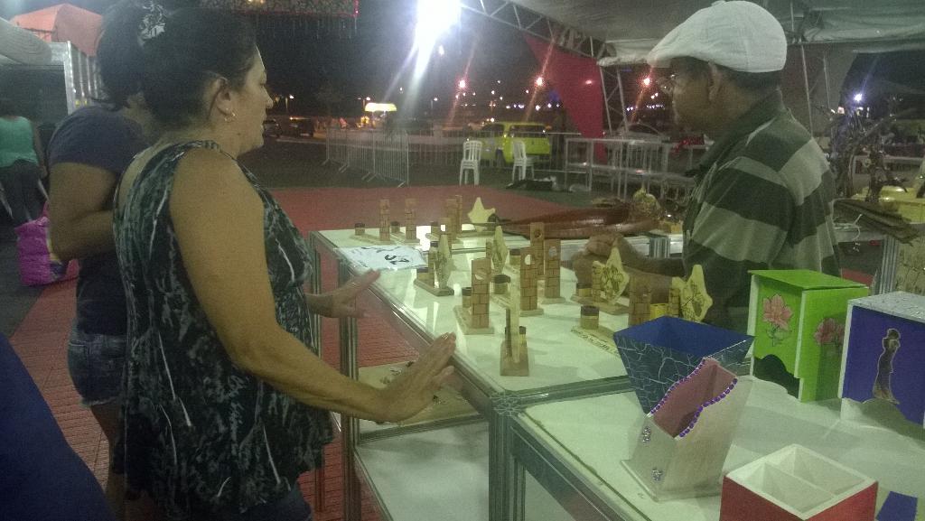 Artesãos de diversos municípios do Amapá já chegaram na Galeria de Natal montada em frente à Casa do Artesão.