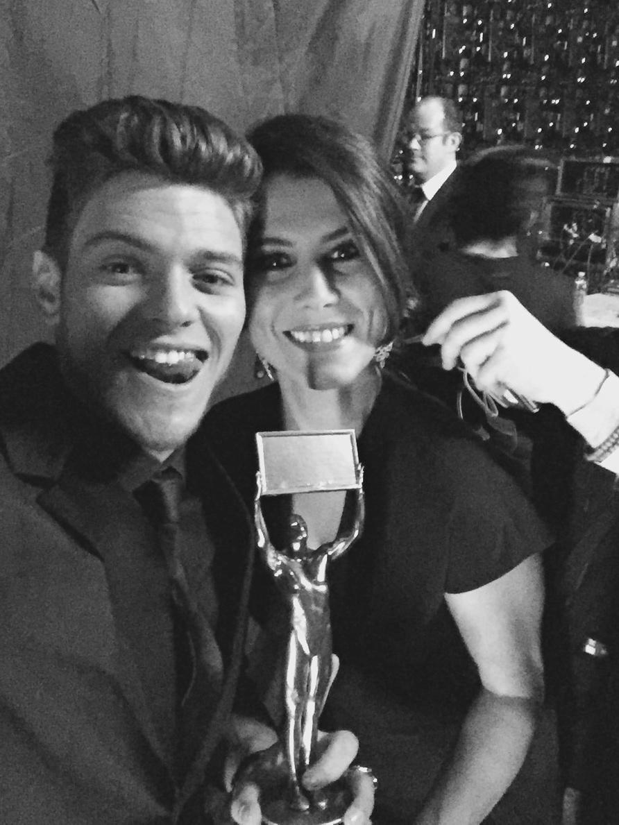 BensettiRayane's tweet photo. Merci !Avec  @KarineFerri nous sommes très content pour ce prix ! Je le met à côté de celui que vous m'avez offert ❤️ http://t.co/oWOWVxeaqF