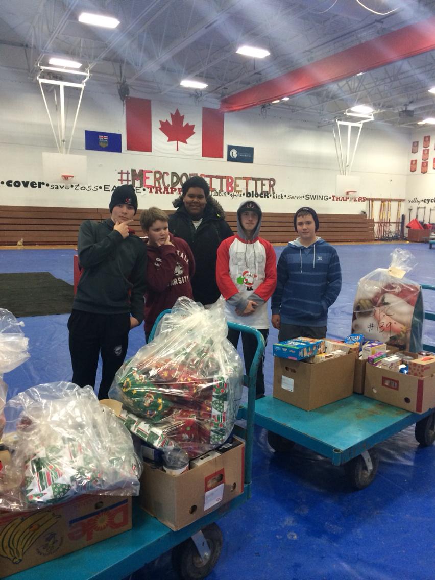 northernpoole's tweet photo. The last hampers of our 30th @FMsantasanon campaign are leaving the building #FMCSD #trapperpride http://t.co/nSN00bCd0Z