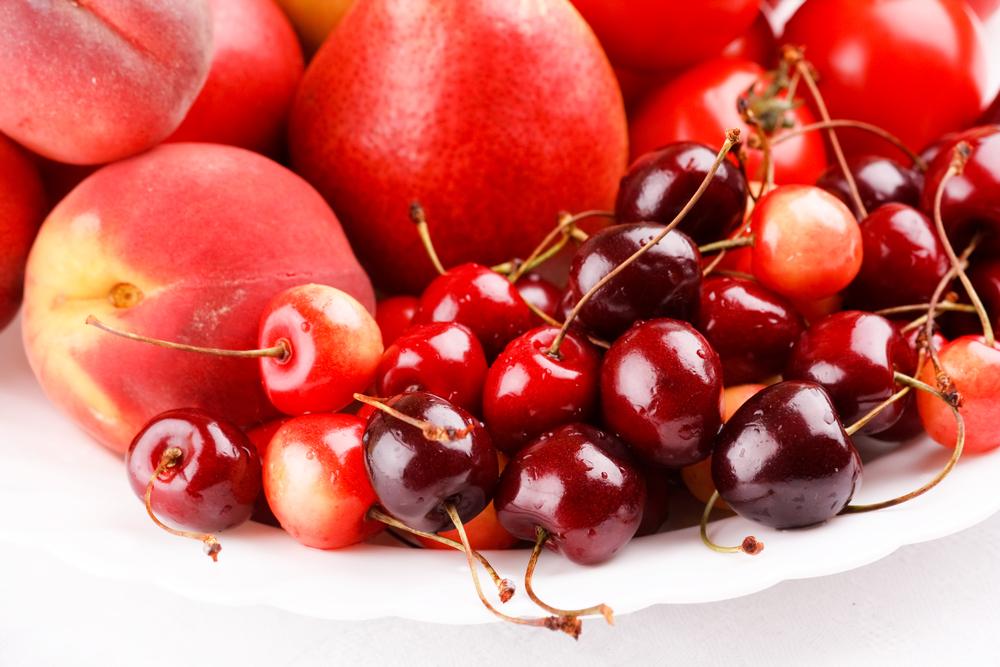 RevistaNatGeo's tweet photo. #DatodelDía: ¿Qué tienen en común los duraznos y las cerezas?
#PiensoLuegoComo
#NatGeoComida
http://t.co/kyNQIXP1st http://t.co/hjnZ6HvV1Z