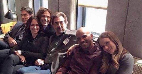 criminalminds's tweet image. #HappyHolidays from #CriminalMinds! Check out what your favorite cast has been up to #BTS: bit.ly/1zdNY9y