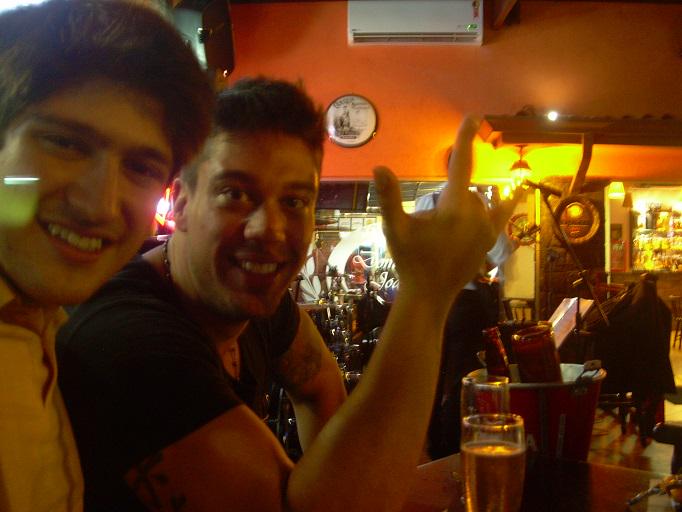 BarbasDeNetuno's tweet photo. Terminando de passar o som aqui no Boteco Dom Joaquim, e olha só! Fã que é fã chega antes da banda rs... let's rock! http://t.co/h30rrtfq1F