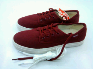 GitosStore's tweet photo. Vans madero red.. UK 39-43 290K .. aja teman mu dan raih PROMO " beli 2 harga beda beli 3 harga istimewa " :D http://t.co/CjvmIuln8Y