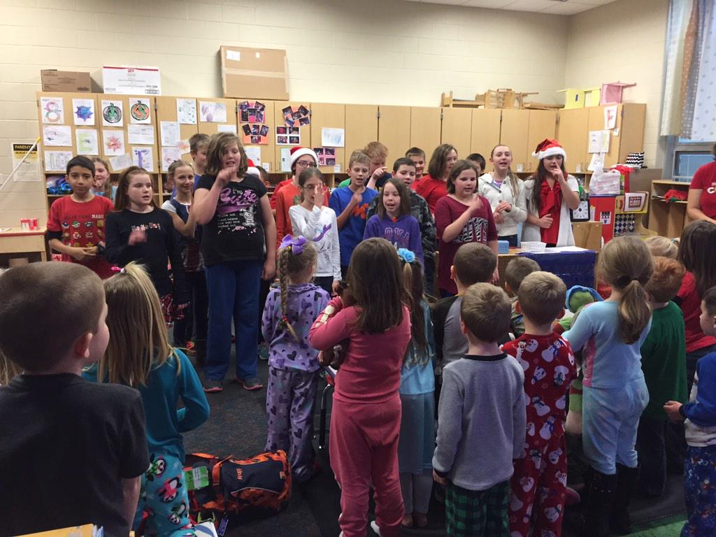 saraboerst's tweet photo. Preschool enjoying some 5th grade caroler's during our Christmas Pajama Party! #OtsegoKnights #oesbest http://t.co/PGWB6zxaLt