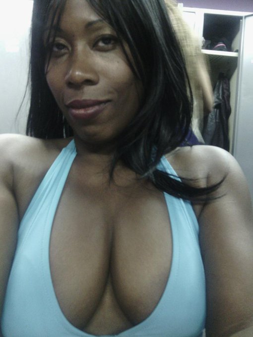 One week until Christmas. Who wants to spoil me rotten this week? http://t.co/bfkX1mNBGD<a href="/tag/mirrorselfie"class="tags"><span>#mirrorselfie</span></a><a href="/tag/mirrormonday"class="tags"><span>#mirrormonday</span></a>