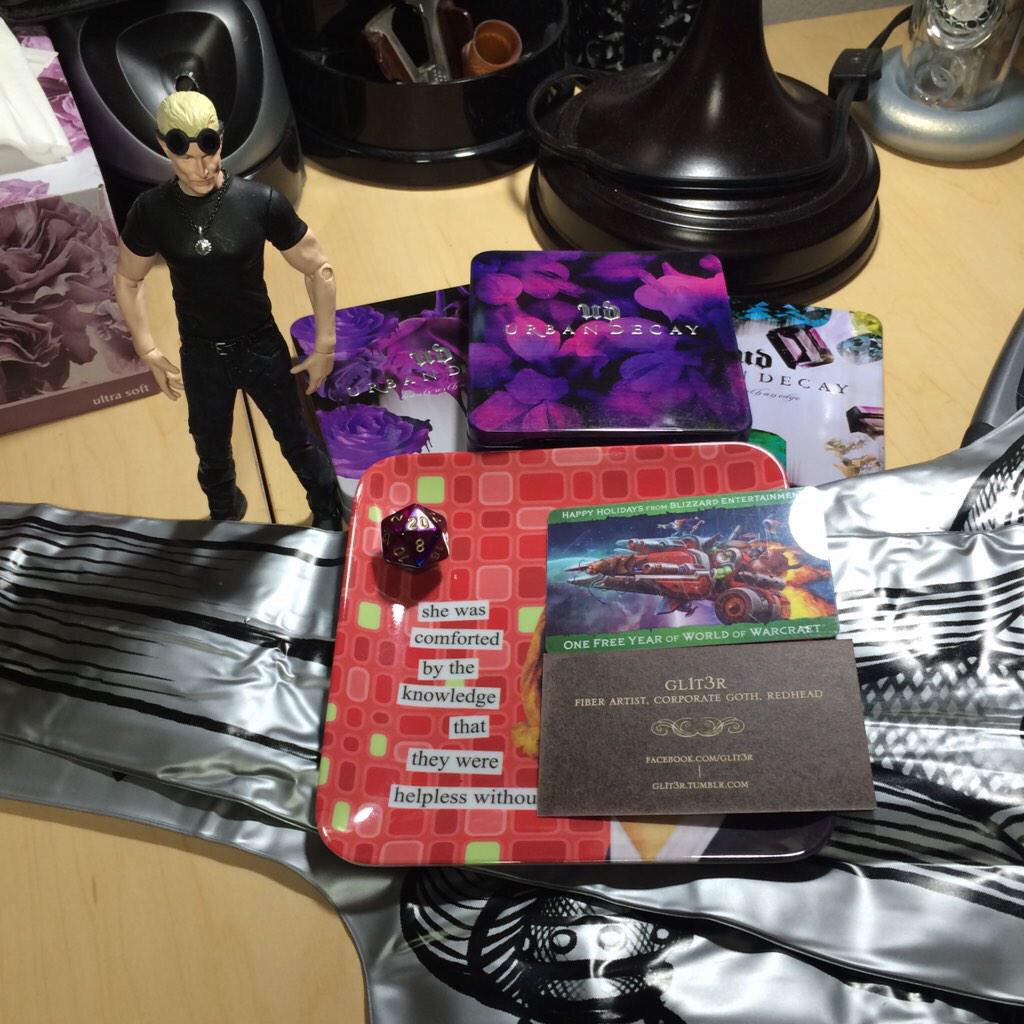 gl1t3r's tweet photo. #Free #Year of @Warcraft to random FOLLOWER who re-weets image with #gl1t3rXmasTimeCard #WorldofWarcraft #WoW #gl1t3r http://t.co/zESUM7ilNM