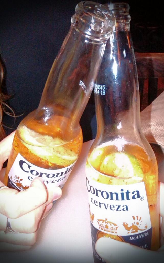 Ka91Sara's tweet photo. Chin chin @Miriam91_AC @Mayte_lucas http://t.co/FYQBFrEwi4